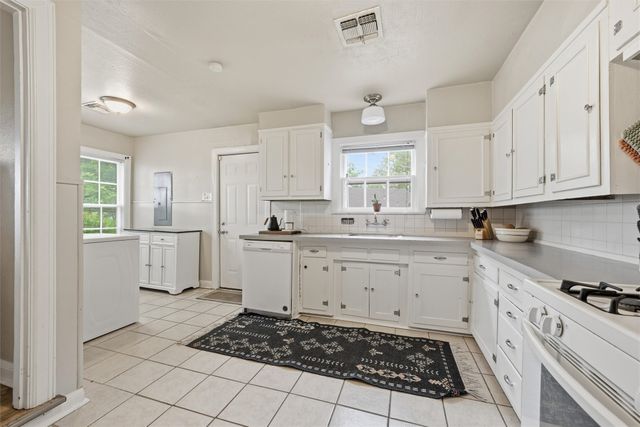 1325 N 34th Street, Waco, TX 76710
