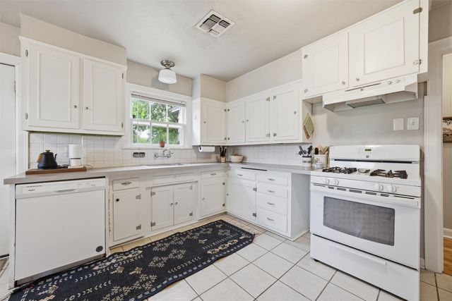 1325 N 34th Street, Waco, TX 76710
