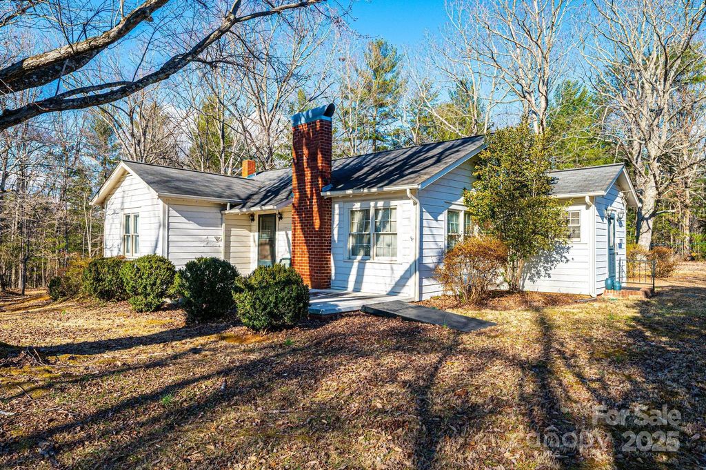1396 Cottage Grove Road, Lenoir, NC 28645