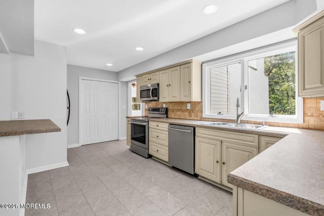 830 Brookside Drive, Toms River, NJ 08753