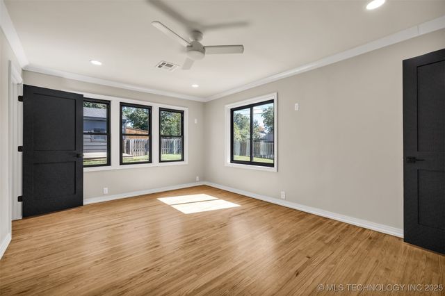 1547 S Columbia Avenue, Tulsa, OK 74104