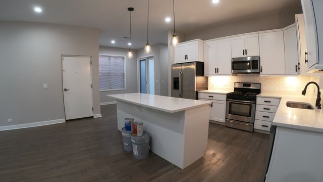 3434 N ELSTON Avenue 101, Chicago, IL 60618