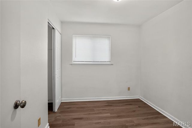 835 Lexington Park, Florissant, MO 63031