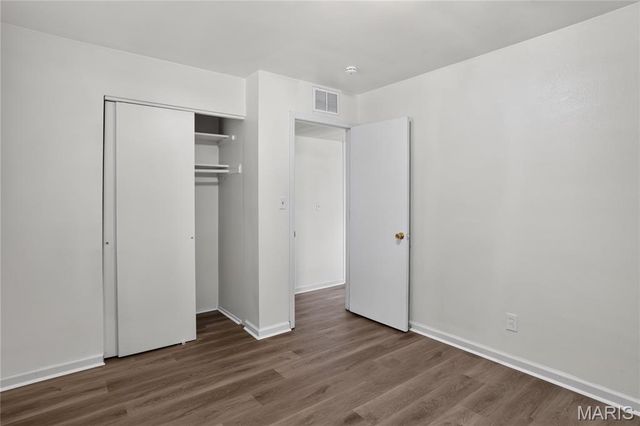 835 Lexington Park, Florissant, MO 63031