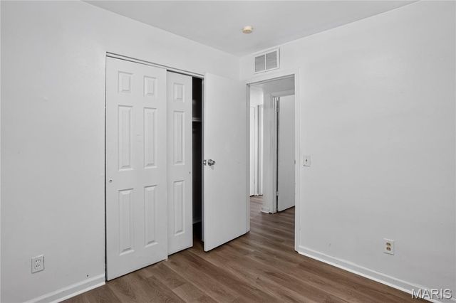 835 Lexington Park, Florissant, MO 63031
