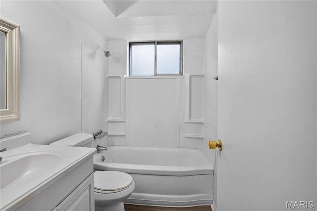 835 Lexington Park, Florissant, MO 63031
