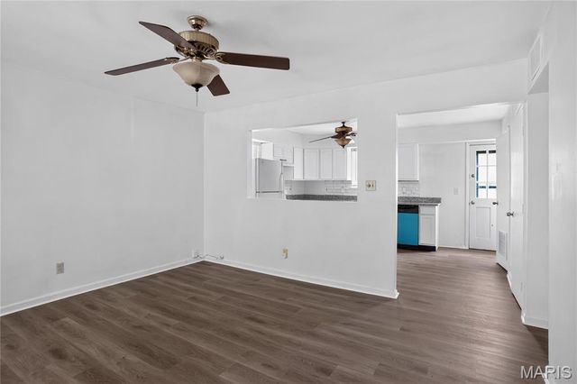 835 Lexington Park, Florissant, MO 63031