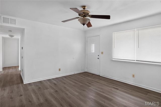 835 Lexington Park, Florissant, MO 63031