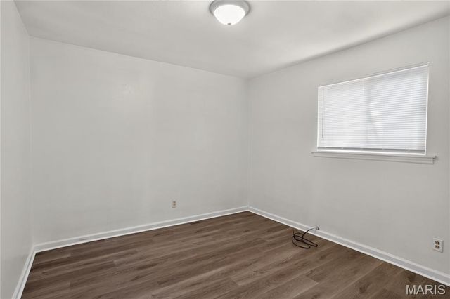 835 Lexington Park, Florissant, MO 63031