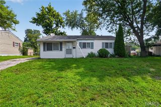 835 Lexington Park, Florissant, MO 63031
