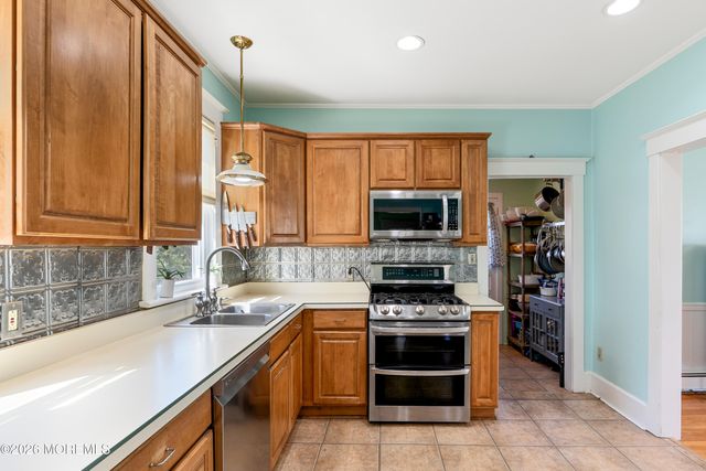 31 Lincoln Place, Freehold, NJ 07728