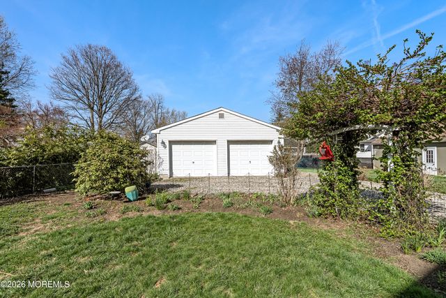 31 Lincoln Place, Freehold, NJ 07728