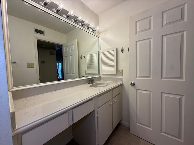 5711 Sugar Hill Drive 26, Houston, TX 77057