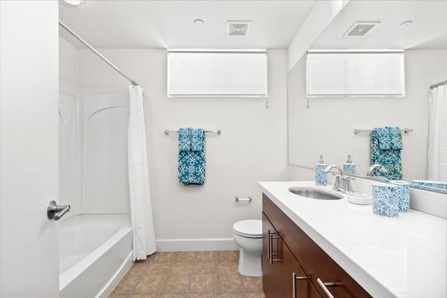 784 Ore Ct, West Sacramento, CA 95691