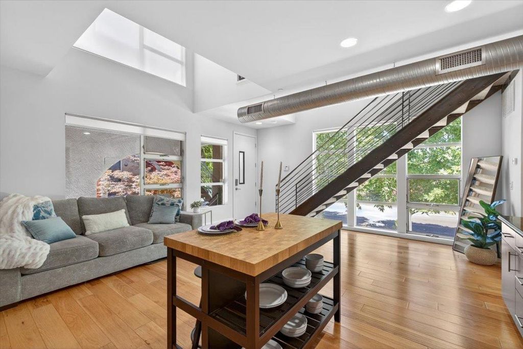 784 Ore Ct, West Sacramento, CA 95691