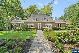 2 Canoe Lane, Roseland, NJ 07068