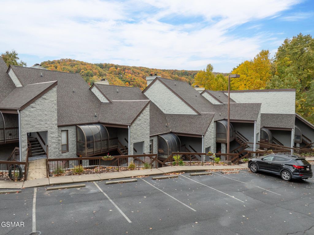 1155 Upper Alpine Way, Gatlinburg, TN 37738