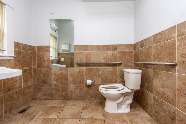 737 E Main St, Turlock, CA 95380