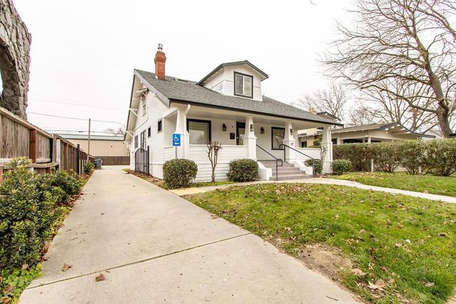 737 E Main St, Turlock, CA 95380