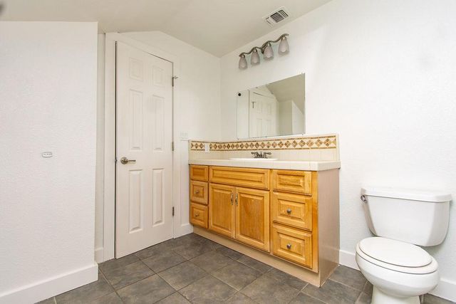 737 E Main St, Turlock, CA 95380