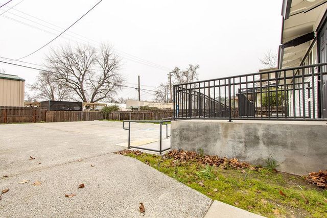 737 E Main St, Turlock, CA 95380