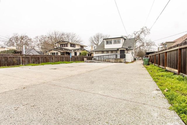 737 E Main St, Turlock, CA 95380