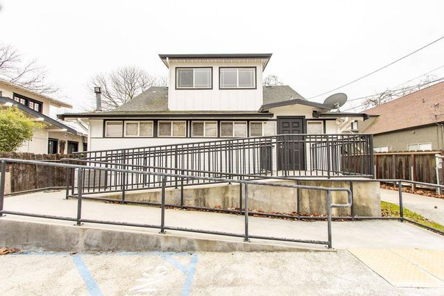 737 E Main St, Turlock, CA 95380