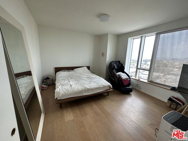 889 Francisco 2008, Los Angeles, CA 90017