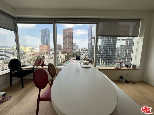 889 Francisco 2008, Los Angeles, CA 90017