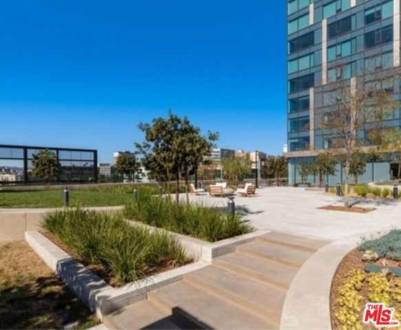 889 Francisco 2008, Los Angeles, CA 90017