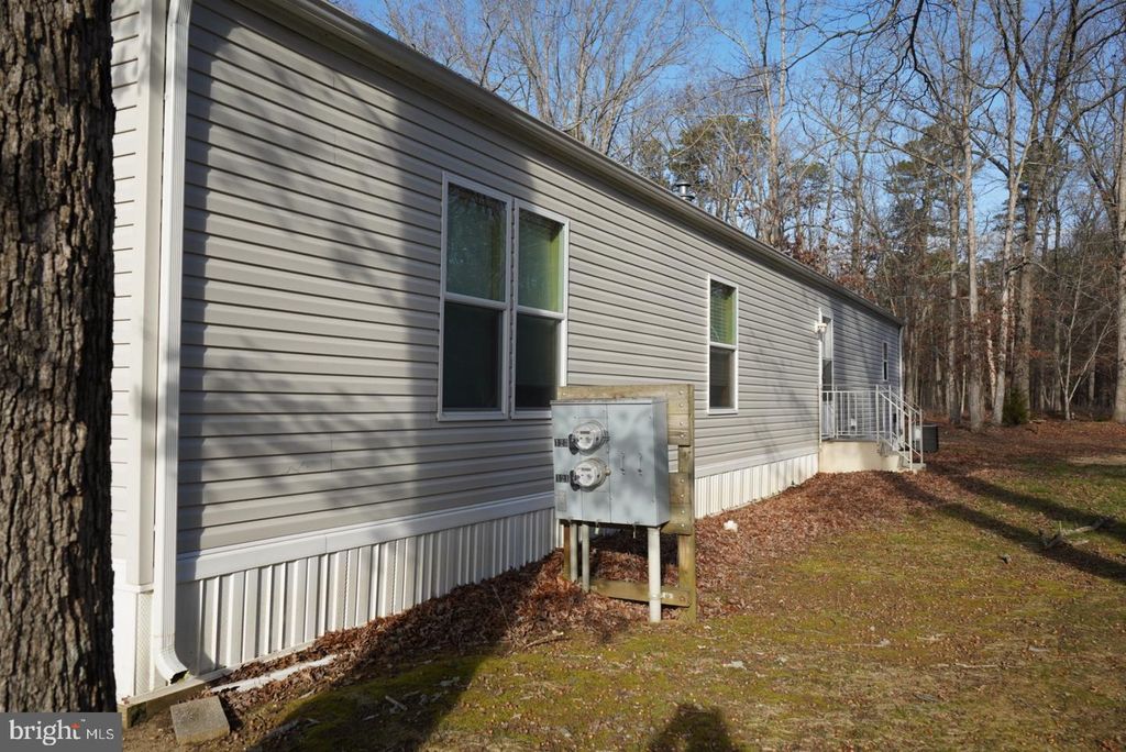 Image 2 of property listing at 121 CHALET LN, Vineland, NJ 08360