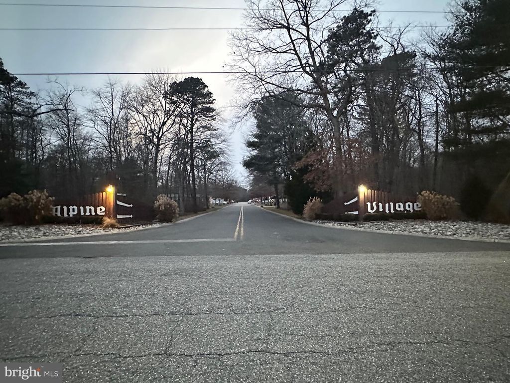 Image 3 of property listing at 121 CHALET LN, Vineland, NJ 08360