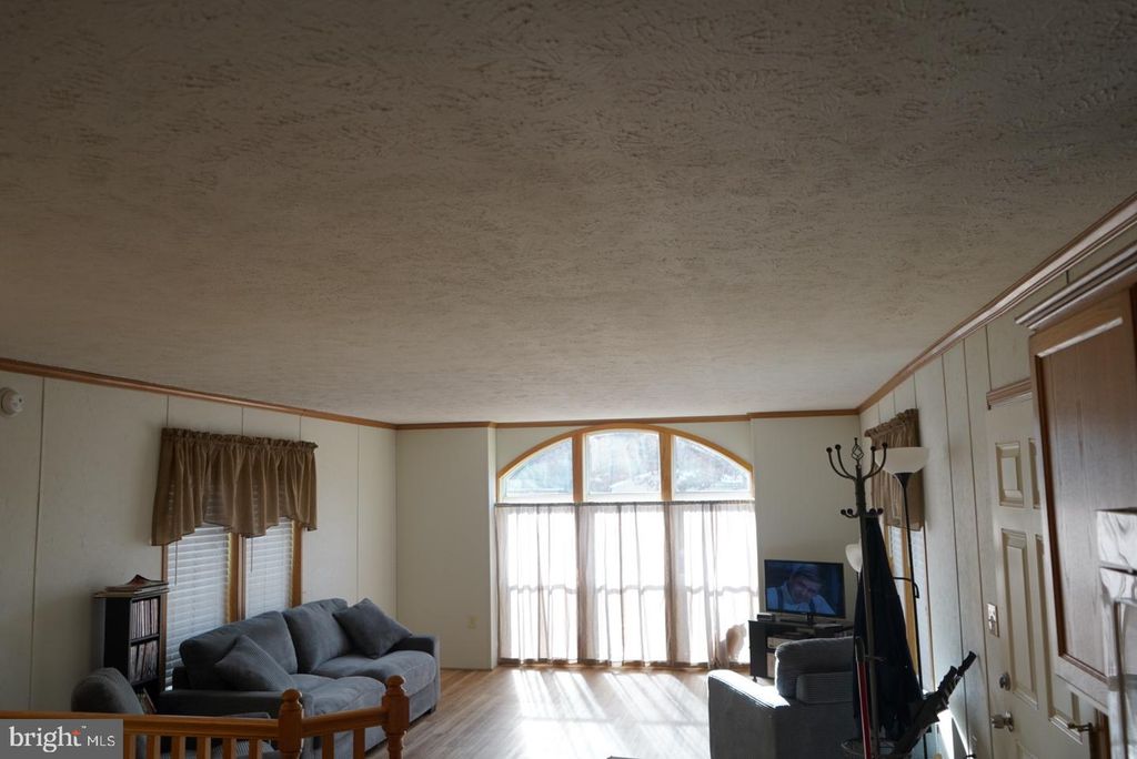 Image 5 of property listing at 121 CHALET LN, Vineland, NJ 08360