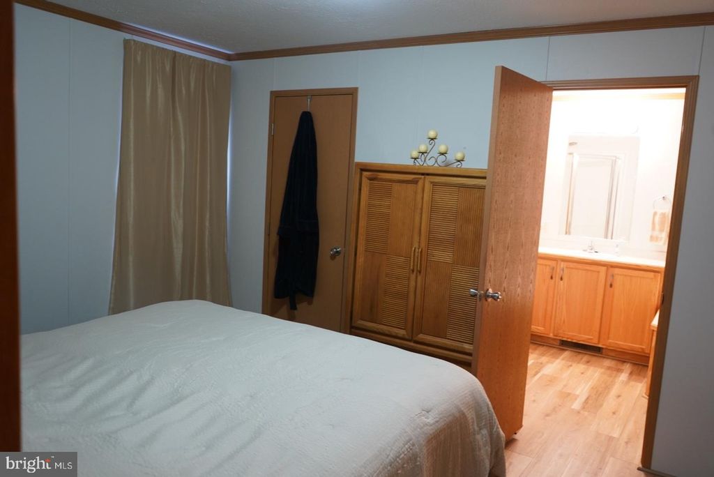 Image 7 of property listing at 121 CHALET LN, Vineland, NJ 08360