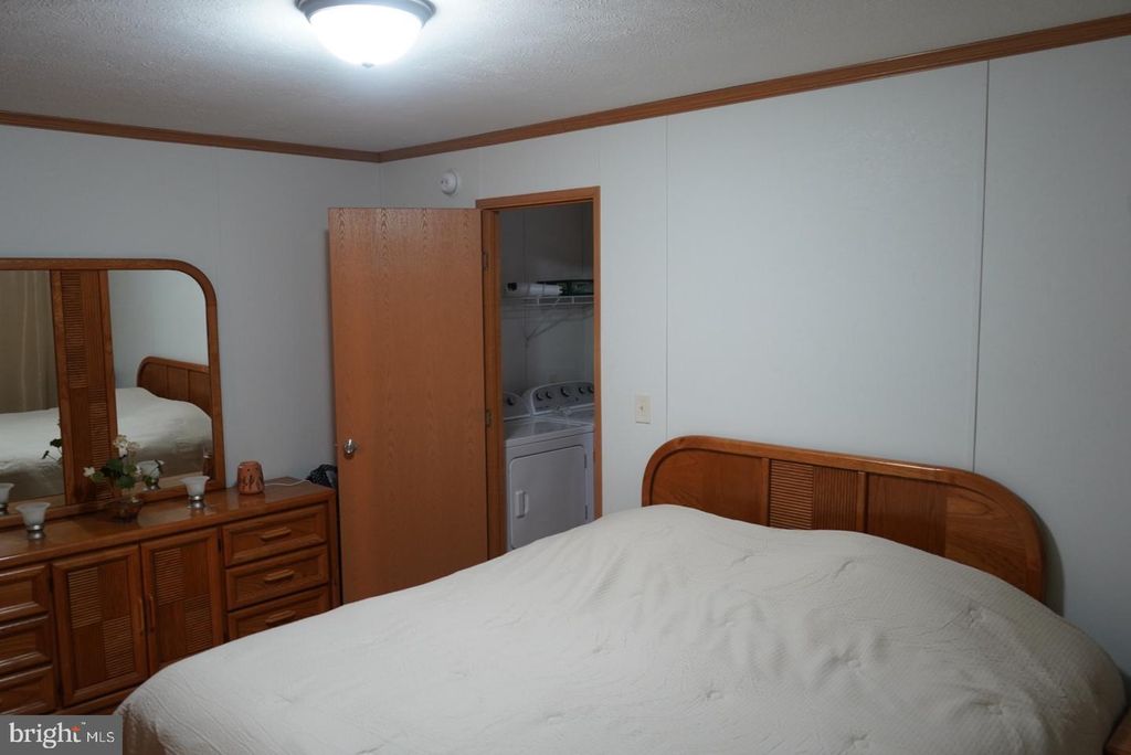 Image 8 of property listing at 121 CHALET LN, Vineland, NJ 08360