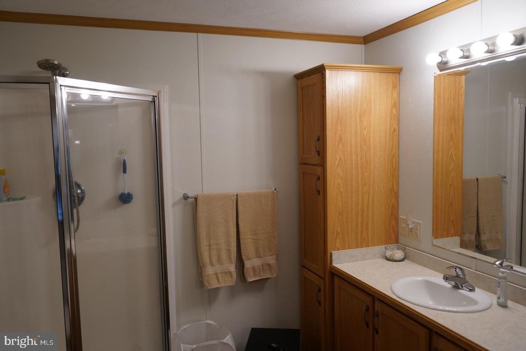 Image 9 of property listing at 121 CHALET LN, Vineland, NJ 08360