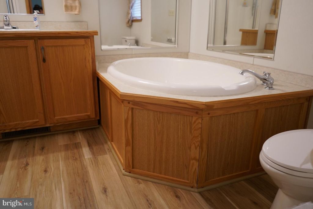 Image 10 of property listing at 121 CHALET LN, Vineland, NJ 08360