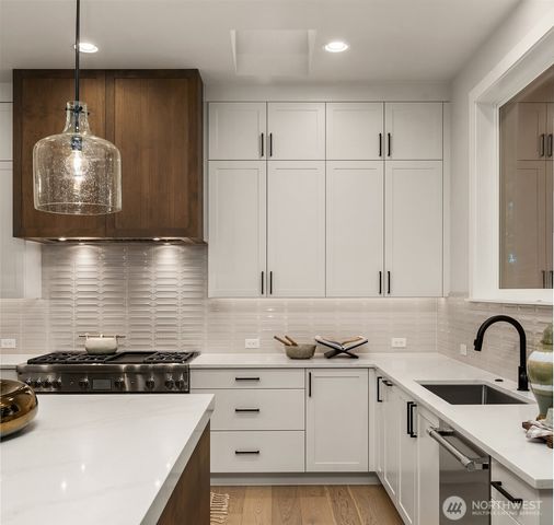 12416 94th Avenue NE, Kirkland, WA 98034