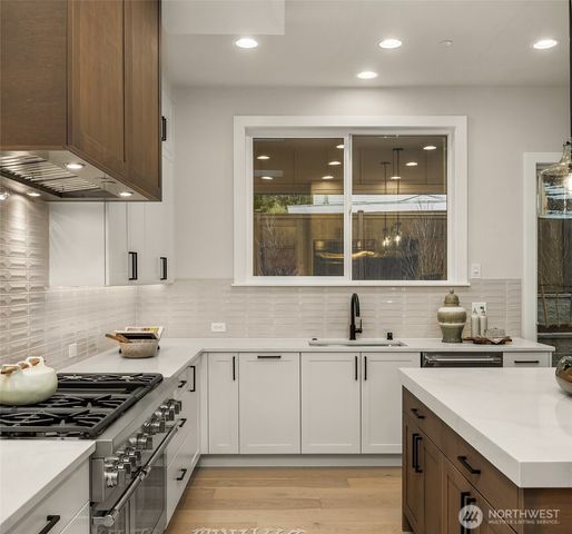 12416 94th Avenue NE, Kirkland, WA 98034