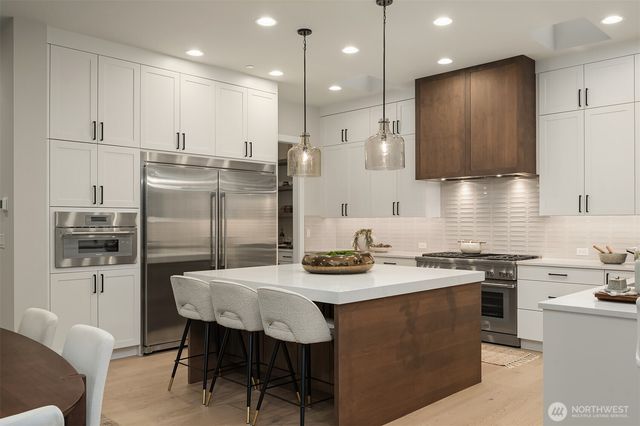 12416 94th Avenue NE, Kirkland, WA 98034