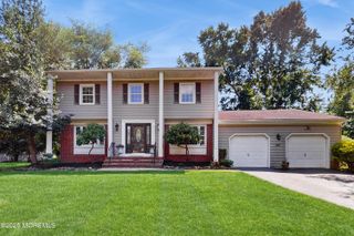 26 Appomattox Drive, Manalapan, NJ 07726