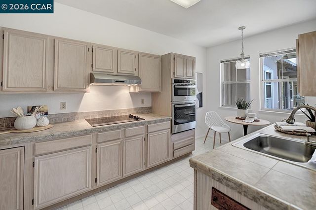 1860 Tice Creek Dr 1427, Walnut Creek, CA 94595