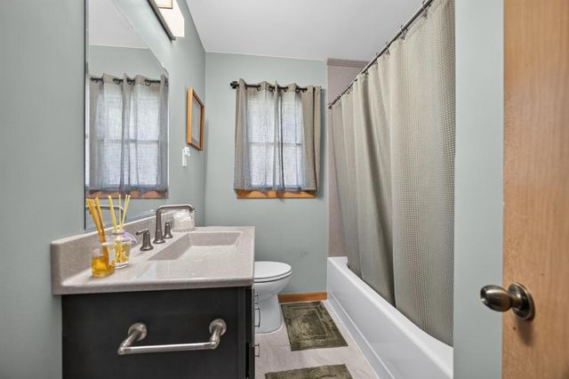 1525 11th Avenue NE, Rochester, MN 55906