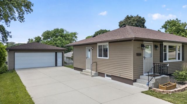 1525 11th Avenue NE, Rochester, MN 55906
