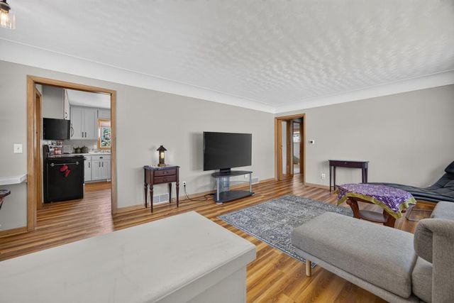 1525 11th Avenue NE, Rochester, MN 55906