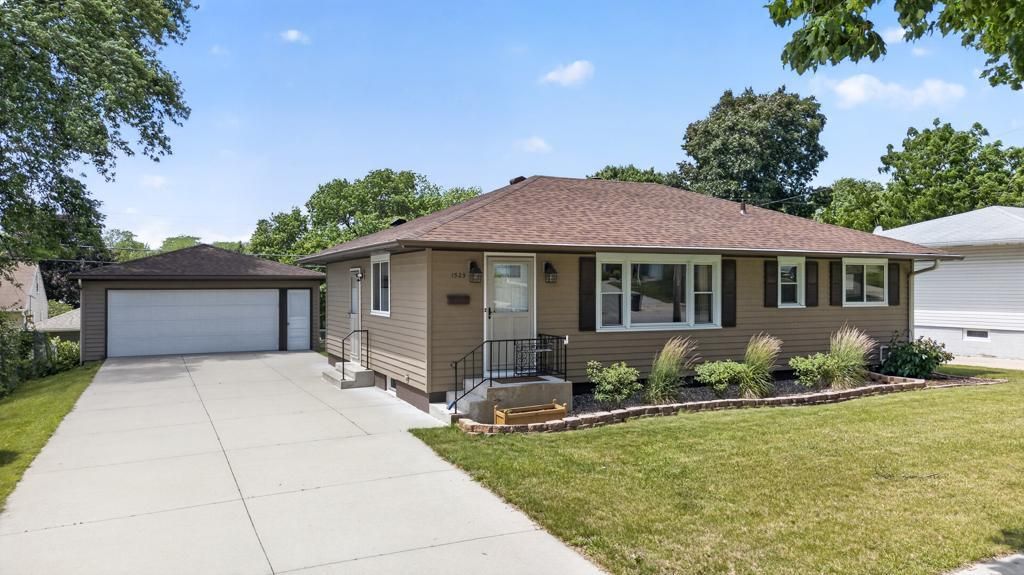 1525 11th Avenue NE, Rochester, MN 55906