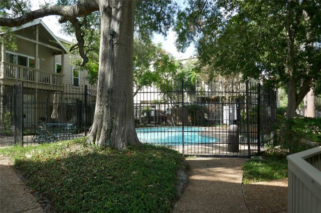 2100 Tanglewilde Street 538, Houston, TX 77063