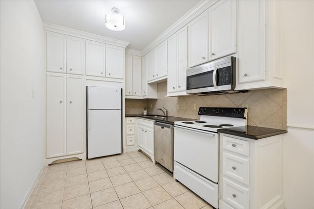 2100 Tanglewilde Street 538, Houston, TX 77063