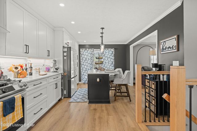 2403 Windsor Forest Dr, Louisville, KY 40272