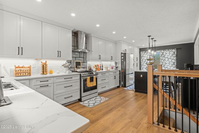 2403 Windsor Forest Dr, Louisville, KY 40272